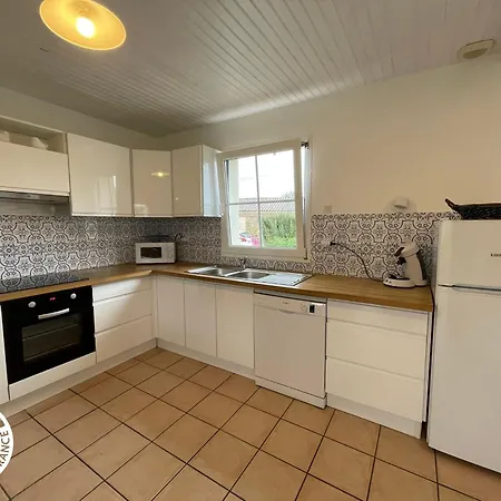 Maison Renovee 6 Pers Avec Jardin, Proche Plages Et Pistes Cyclables A Talmont-saint-hilaire - Fr-1-426-557 Feriehus *